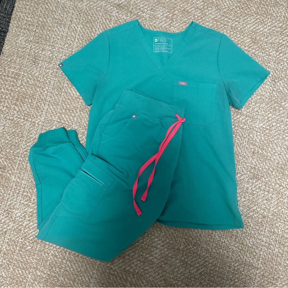 Figs Scrub Set